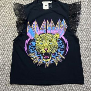 Gently used graphic T. Size M/L, Alice & Olivia, black
